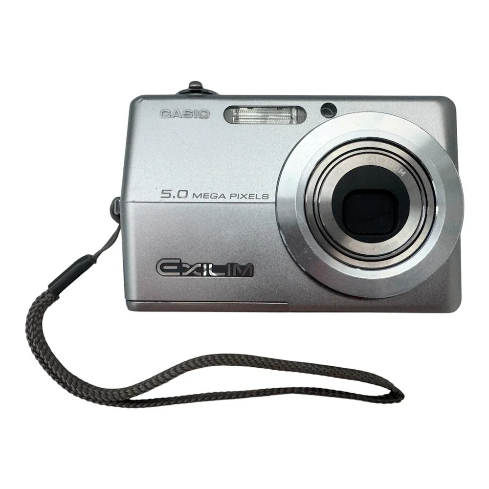 Casio Exilim EX-Z500 5.0MP Digital Camera Silver Bundle with SD Cards
